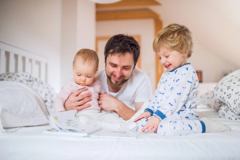 A qué edad empezar a leerle cuentos a un bebé?